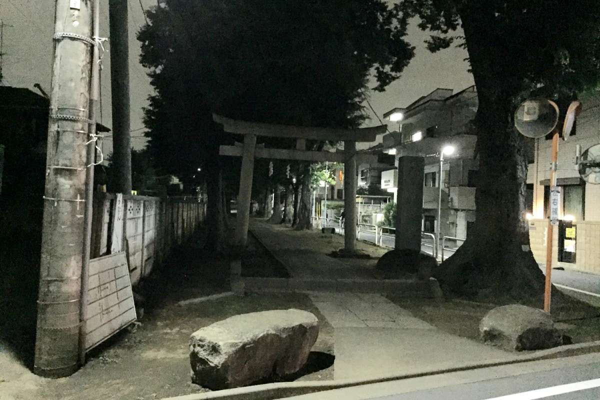 尉殿神社の参道入口｜⛩尉殿神社｜東京都西東京市 八百万の神