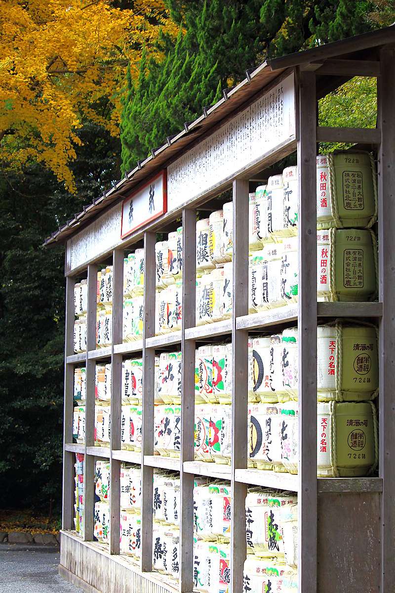 鶴岡八幡宮に奉献された酒樽の数々 鶴岡八幡宮 神奈川県鎌倉市 八百万の神