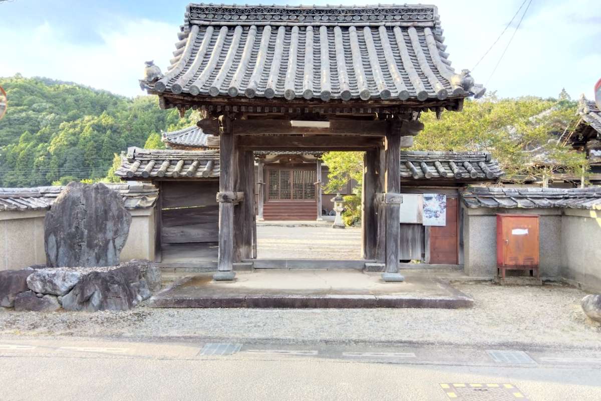 本願寺 山門｜卍本願寺｜三重県松阪市 - 八百万の神