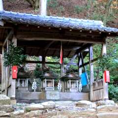 國津神社 境内社 左から柿杵嶋姫神社、愛宕神社、山神社(投稿日:2025年12月10日) 写真
