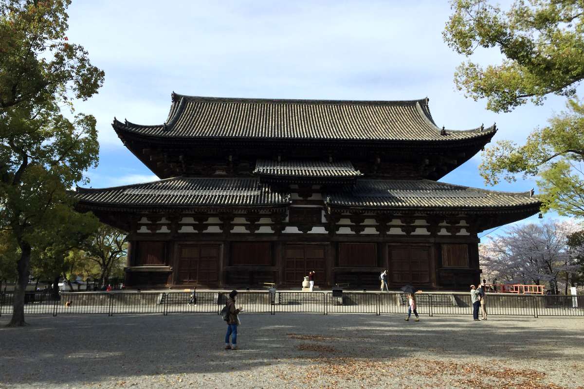 東寺 金堂前にて 卍東寺 京都府京都市南区 八百万の神