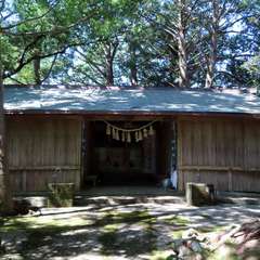 拝殿前..(投稿日:2021年5月30日) 写真