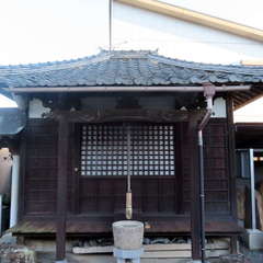 御堂と板碑(投稿日:2021年11月14日) 写真