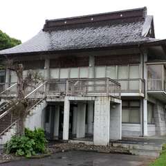 二階が本堂。阿波西国観音霊場(東部)9番札所。(投稿日:2015年6月11日) 写真